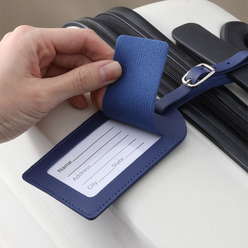 Étiquettes de bagage en cuir P - Men Accessories Name avis et prix