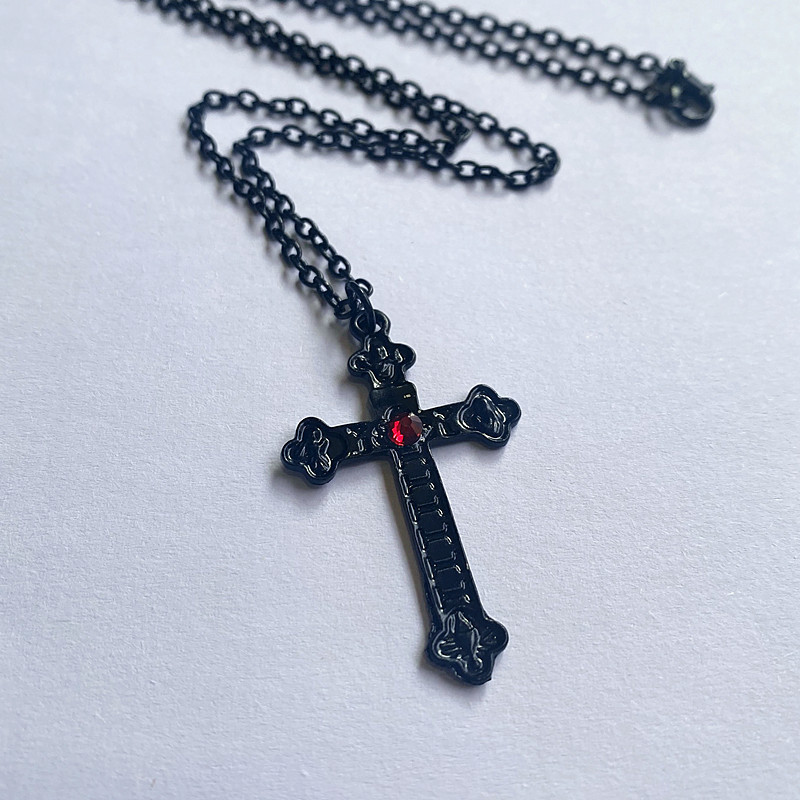 Collier croix gothique pour fe - Men'S Vampire Accessories avis et prix