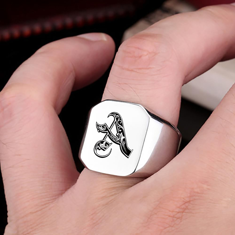Bague avec nom gravé personnal - Signet Ring Men avis et prix