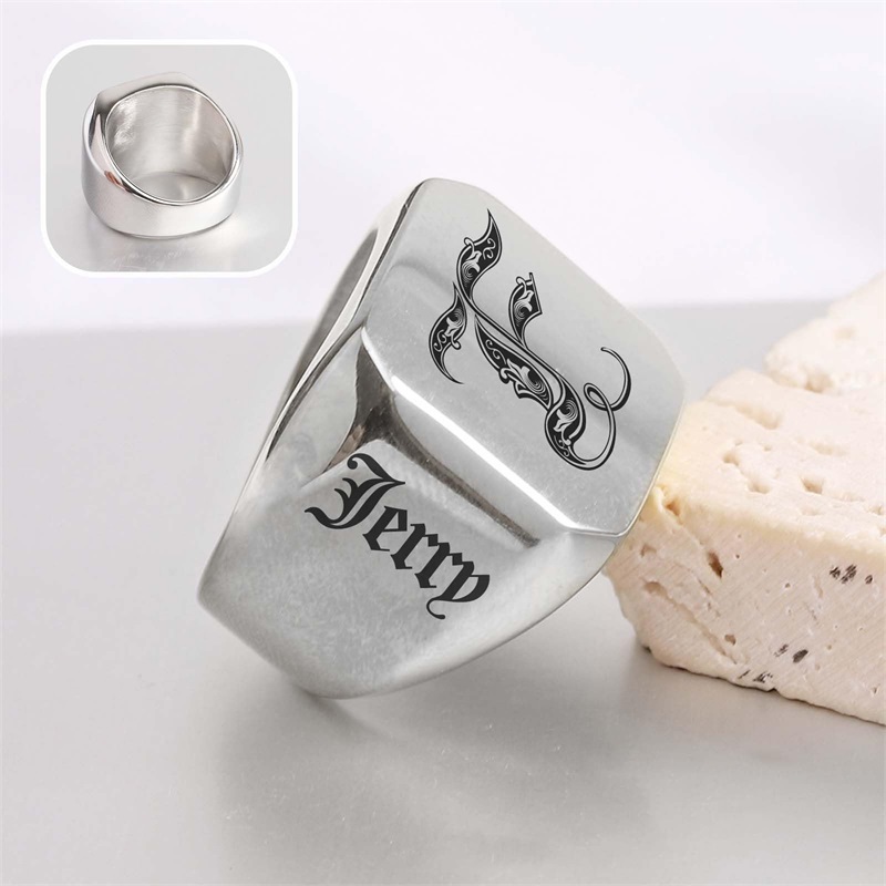 Bague avec nom gravé personnal - Signet Ring Men avis et prix