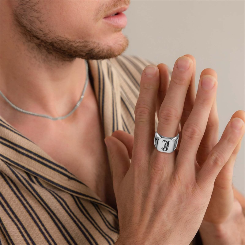 Bague avec nom gravé personnal - Signet Ring Men avis et prix