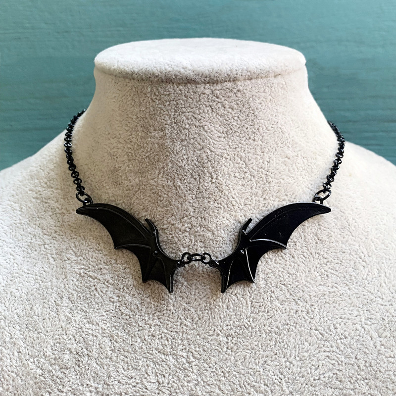 Collier avec pendentif aile de - Men'S Vampire Accessories avis et prix