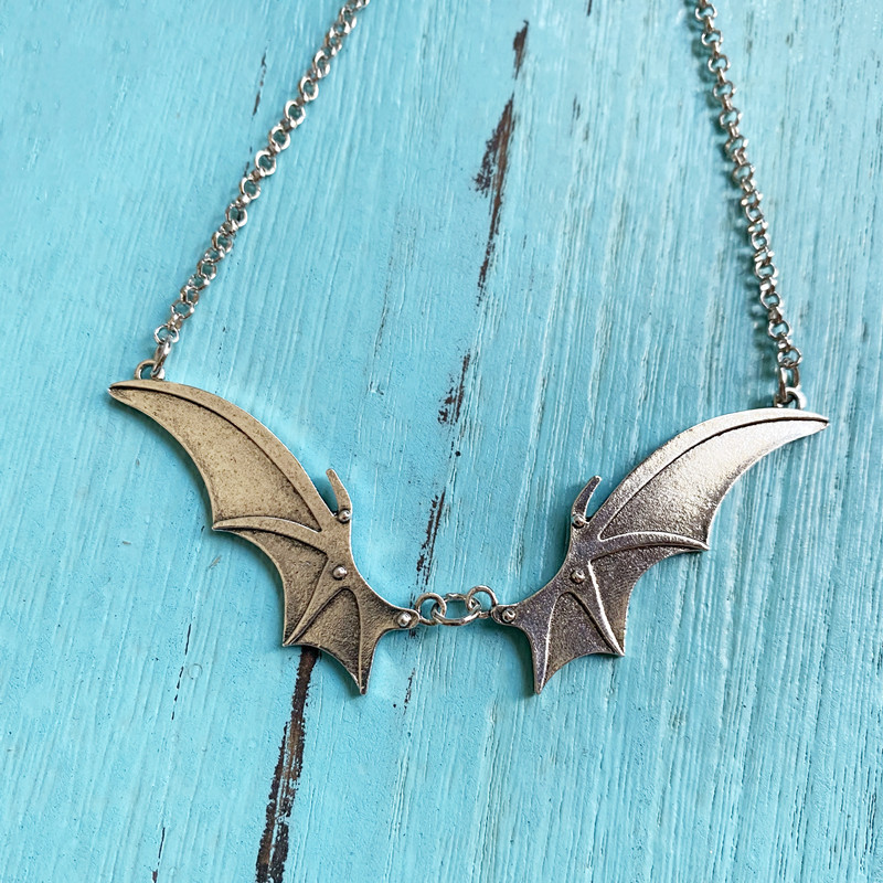 Collier avec pendentif aile de - Men'S Vampire Accessories avis et prix